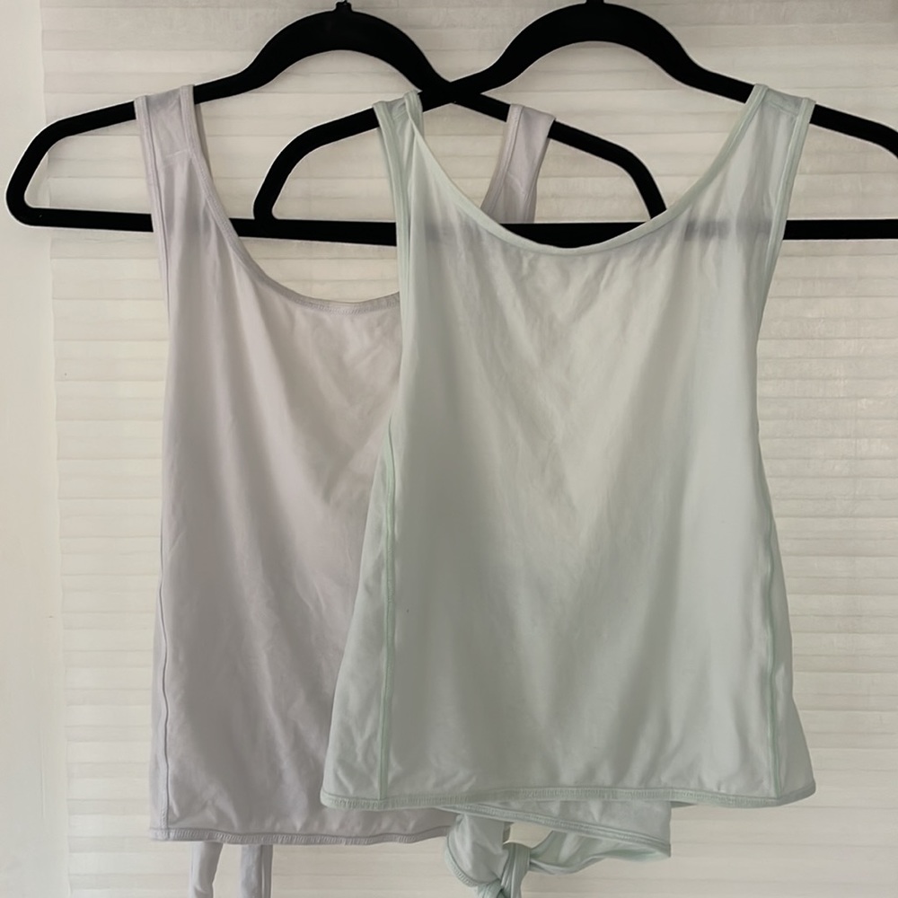 Lululemon cropped workout tanks